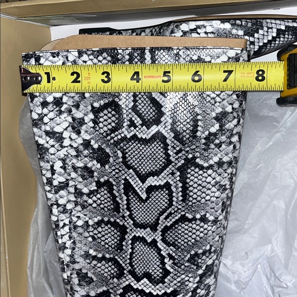 Michael Kors Black and White Snake Print Heeled Boots, PLEASE MAKE OFFERS!! - Picture 9 of 10